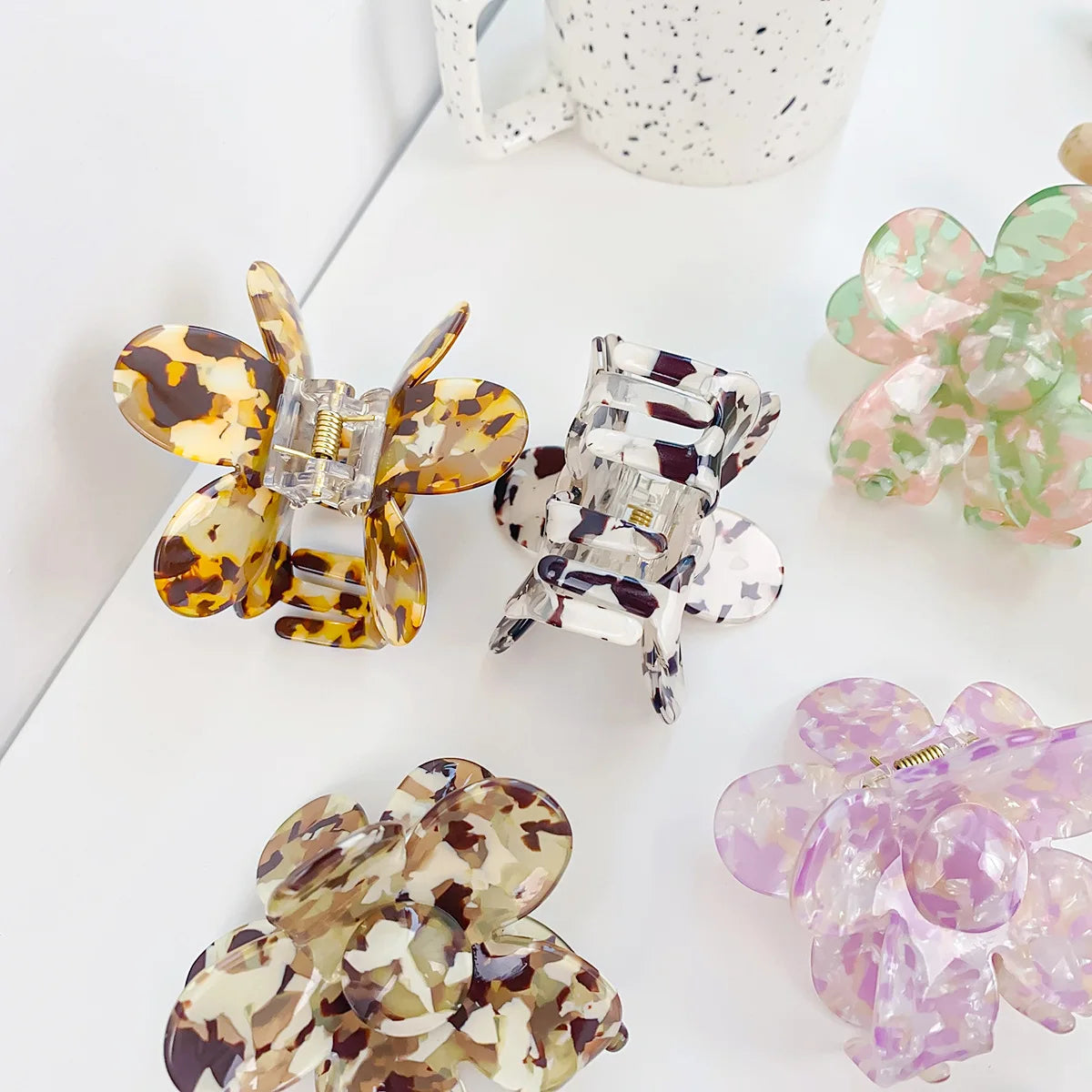 New Arrival Floral Colorful Plastic Large Big 7.5cm Flower Hair Claw Clips for Women Daisy Hair Claw Clips