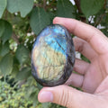 Amazing Wholesale Crystals Natural Crystals Healing Stones Labradorite Palm Stone Free Form Ornaments As Gift