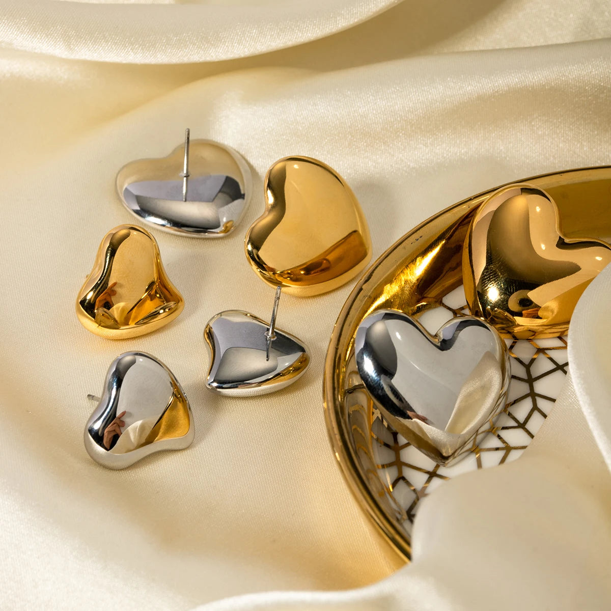 J&D High Polish Gold Plated Stainless Steel Chunky Heart Charms Love Stud Earrings Jewelry for Women