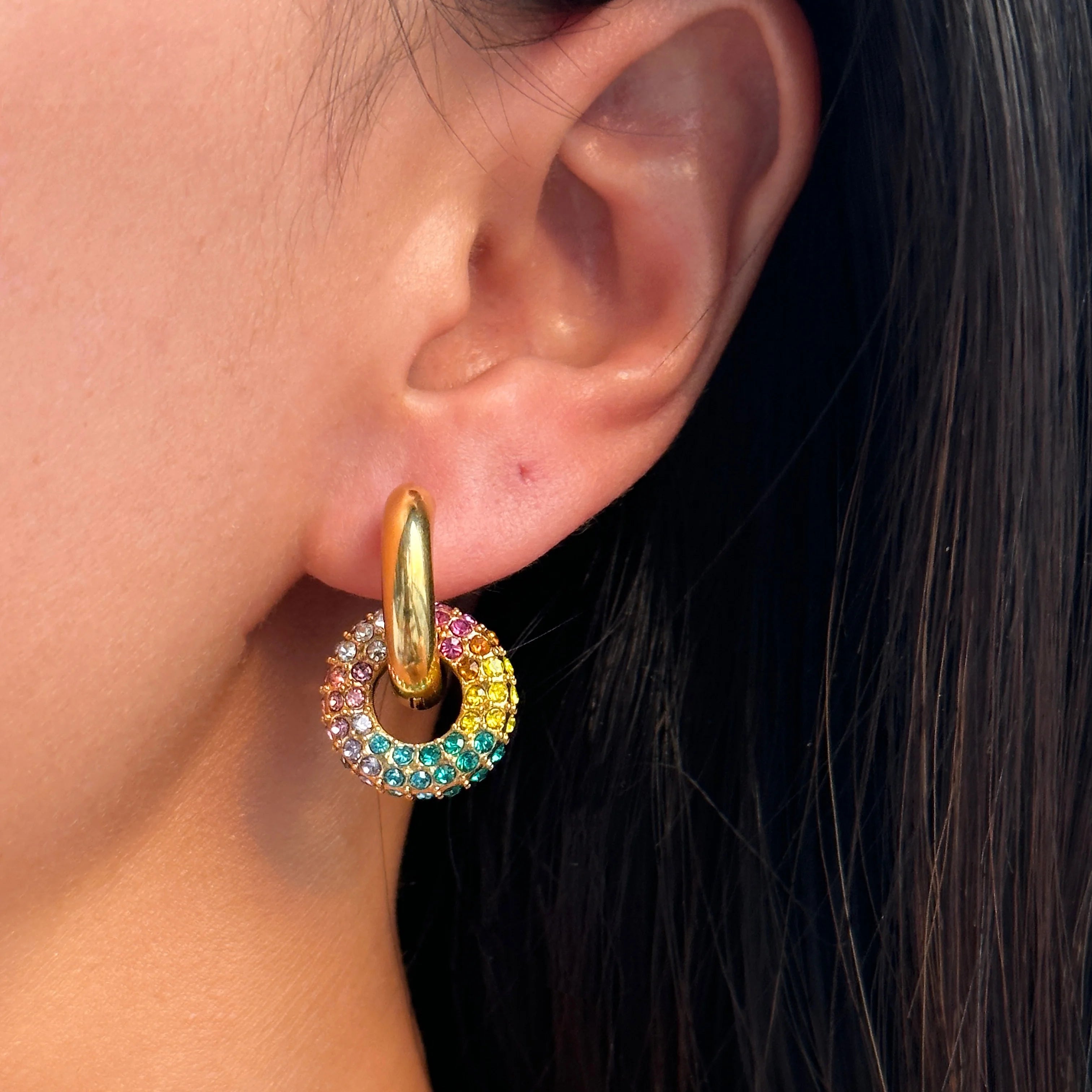 Dazan Summer New 18k PVD Gold Plated Hypoallergenic Stainless Steel Round Colorful Iced Out Zircon Detachable HOOP Earrings