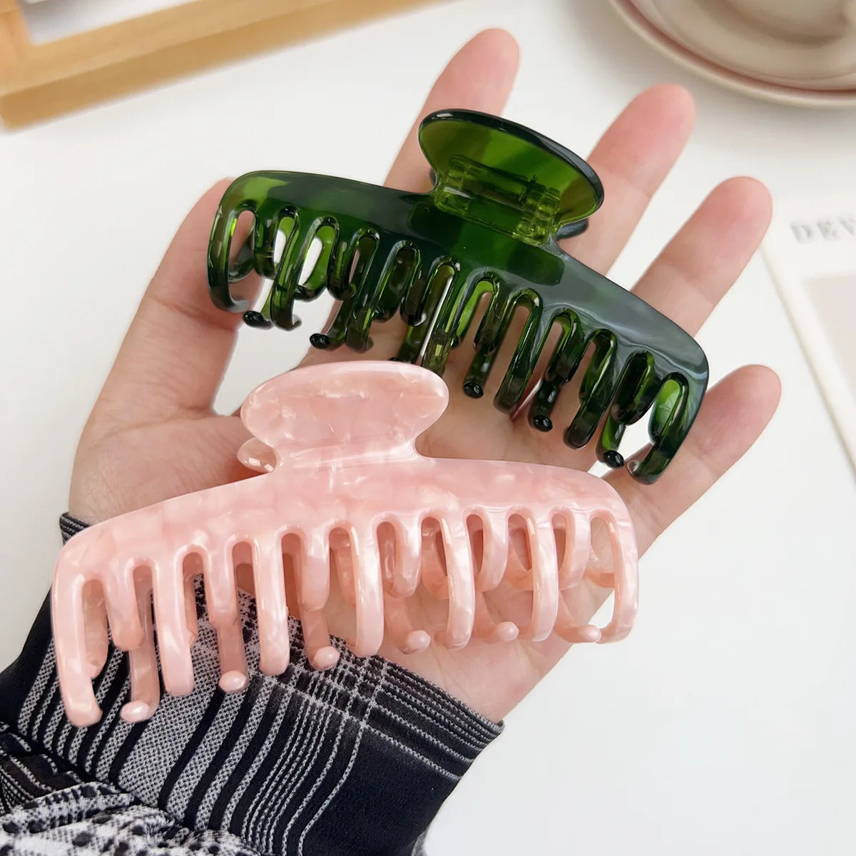 Trend Magic Color Shark Clip Hairpin Anti-Collapse Back Female Hair Accessories PC Fashion Small Grip Clip Girls Gift