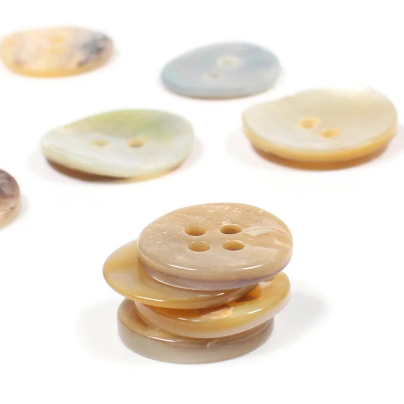 Wholesale Custom 16L Round Handmade Pearlized 4 Holes Sewing Natural Shell Buttons for Suit Blazers Winter Coats Formal Shirts