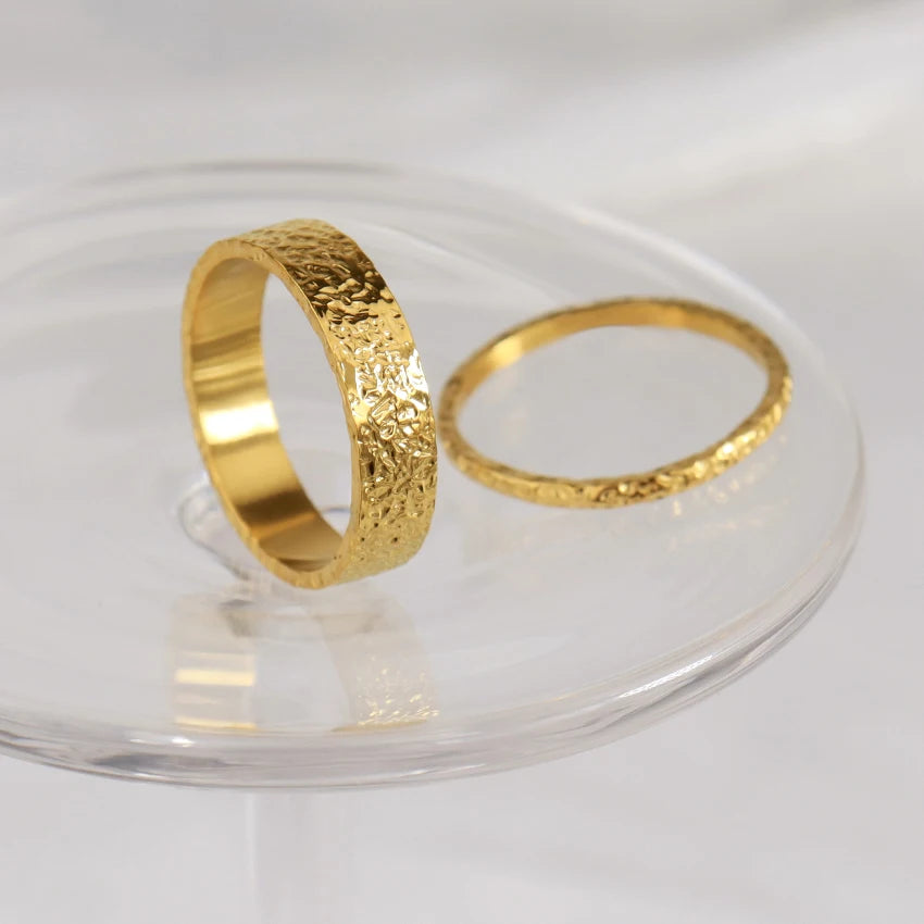 Popular 2mm 5mm Band Ring Stainless Steel Waterproof Jewelry 18k Gold Plated Texture Minimalism Hammered Rings for Gift