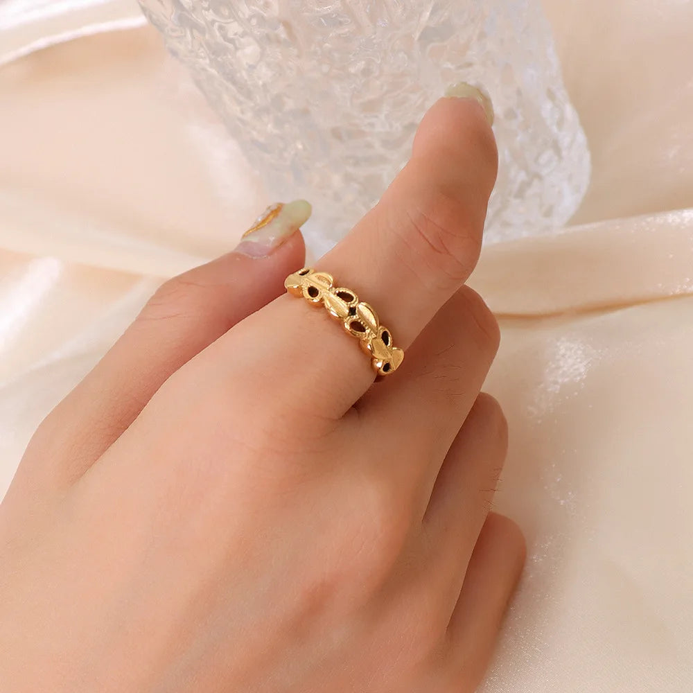 Retro Style Simple Hollow Heart Rings Fashion Finger Stainless Steel 18k Gold For Women Custom Rings