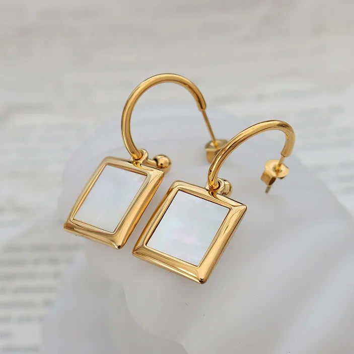 Vintage Style 18k Pvd Gold Plated Earring Geometric Stainless Steel Cc Shaped White Shell Pendant Earrings for Women
