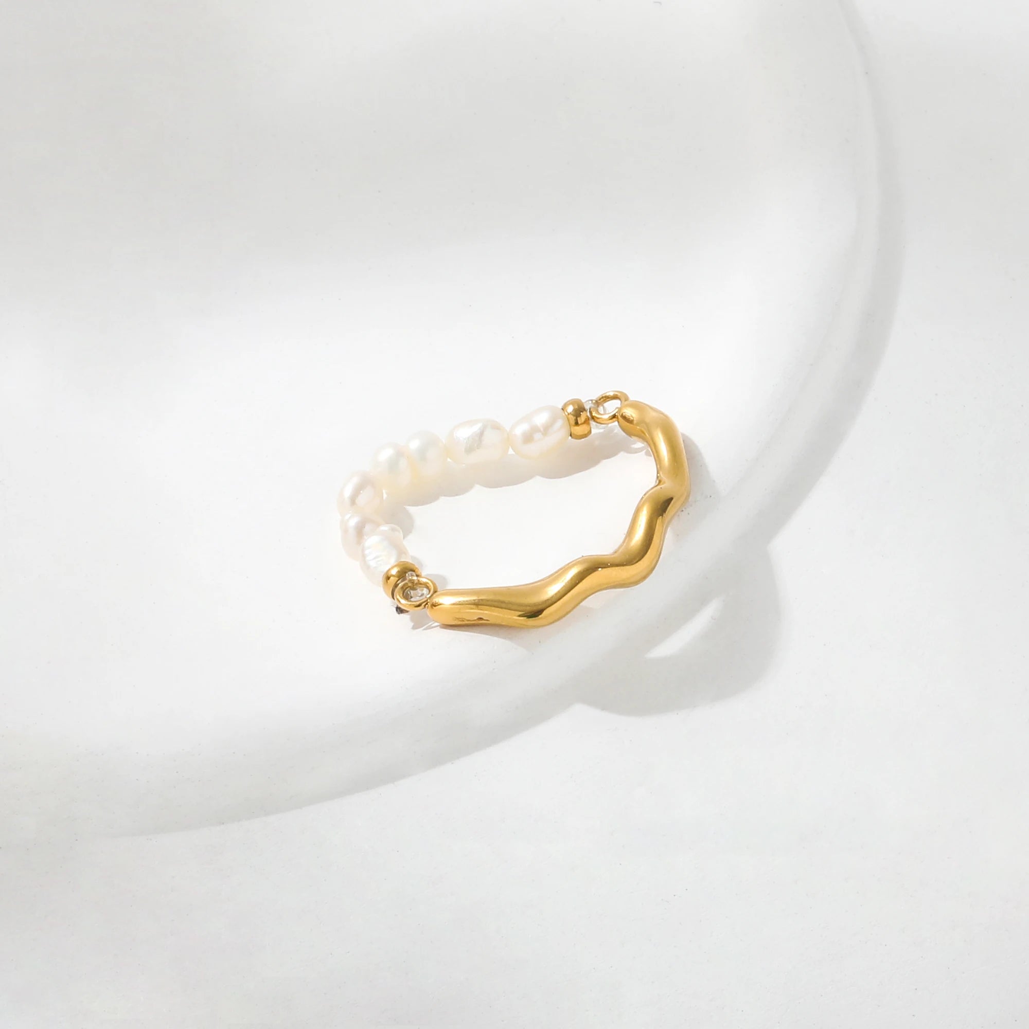 Fenny 18K Gold Plated Wholesale New Imitation Pearl Elastic String Waved Stainless Steel Finger Ring Trend for Women