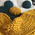 Hot Sale Luxury Comfortable Bedroom Home Decorwearable Custom Giant Yarn Chenille Hand Made Throw Chunky Knit Blanket