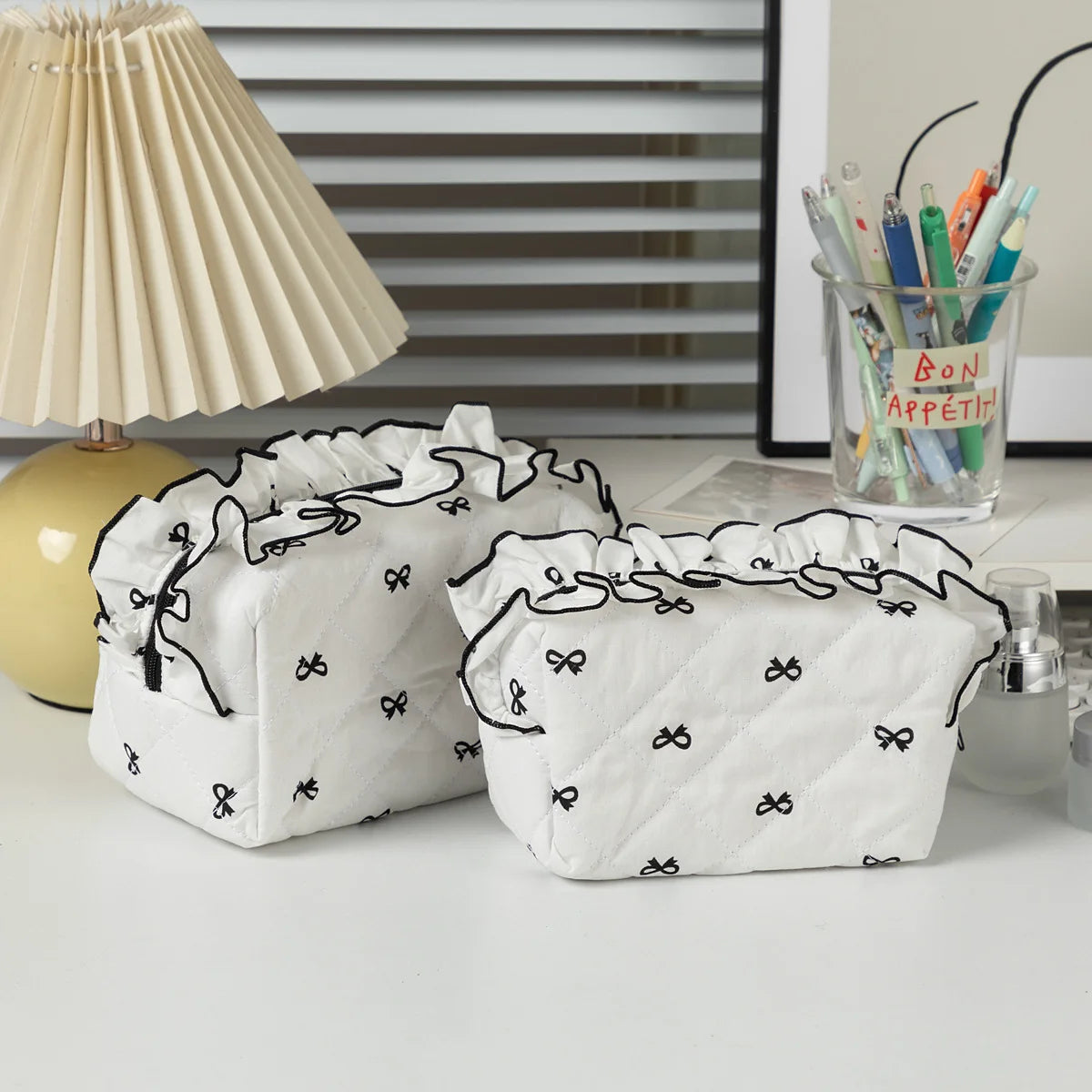 Quilting Custom Label Bow Tie Pattern Makeup Bag With Decorative Ruffled Edge Cute Cosmetic Bag Bowknot Design Gift Pouch
