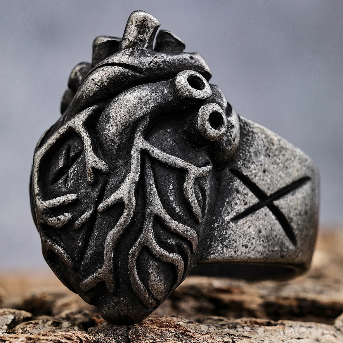 Custom Design Punk Style Stainless Steel Vintage Solid Back 3D Anatomical Human Heart Rings for Women Men MegaBDM