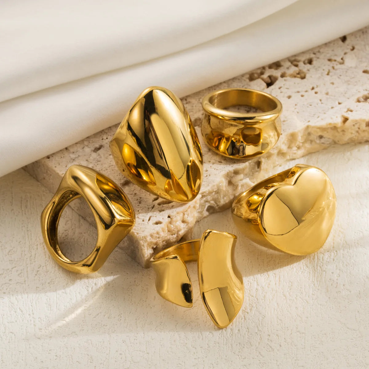 Trend Waterproof 18k Golden Plated Stainless Steel Love Wide Faced Geometric Jewelry Rings