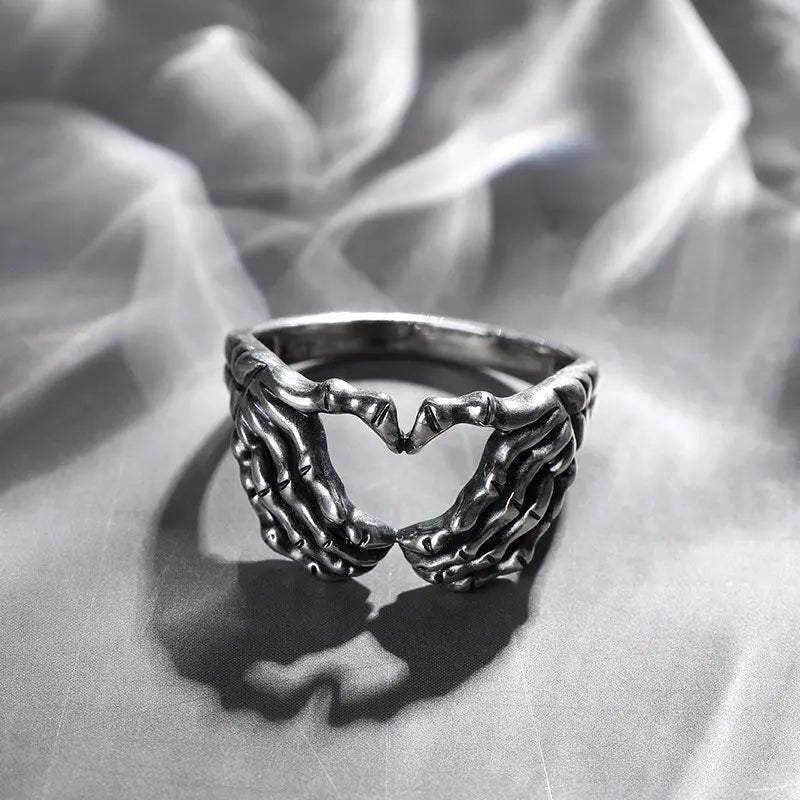 Creative Couple Ring Personality Punk Jewelry Retro Heart-shaped Skull Hand Ring for Men Women
