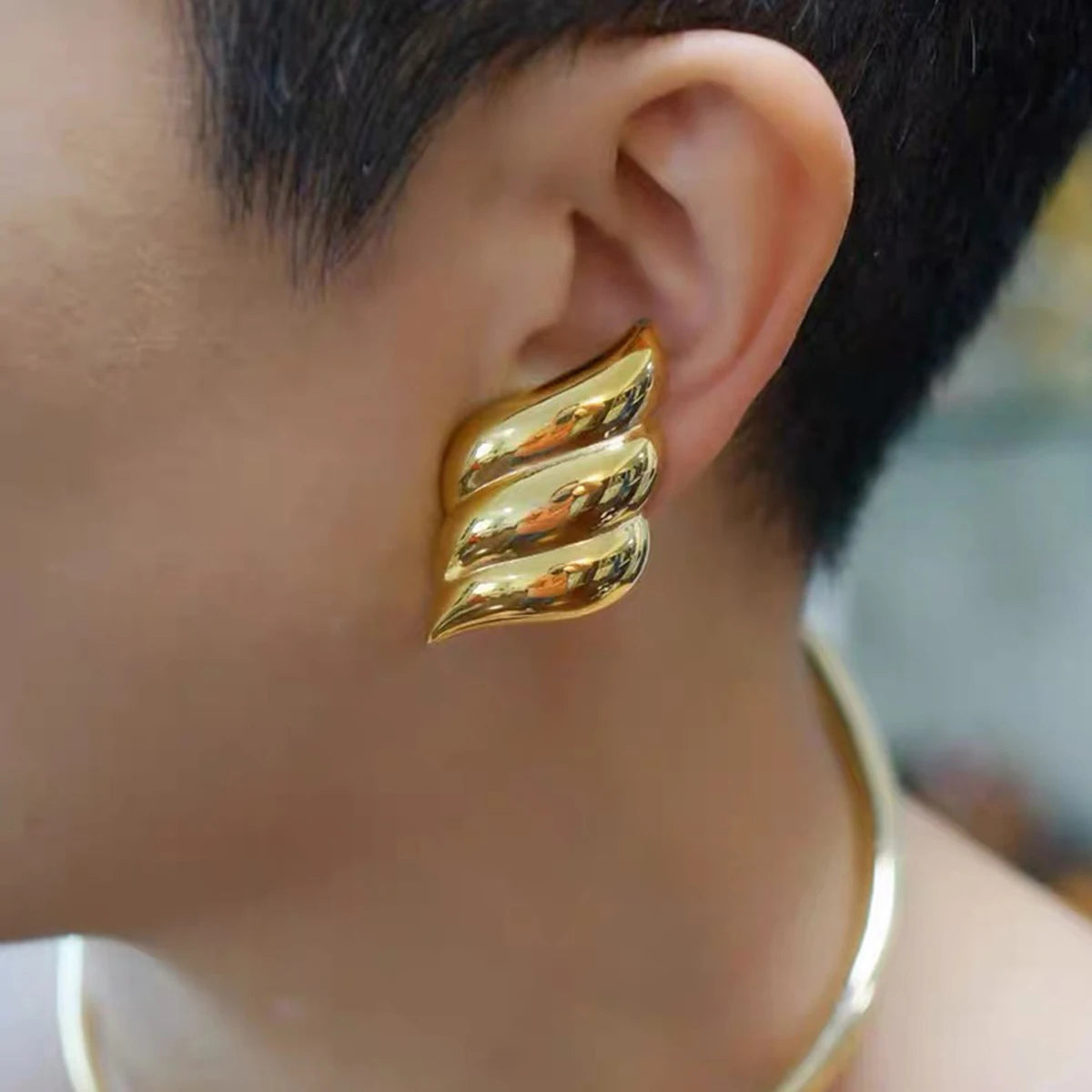 Custom Irregular Shaped Women Stud Earrings Wave Texture Chunky Stud Earring 18k Gold Vintage Jewelry Chic Earring for Girls
