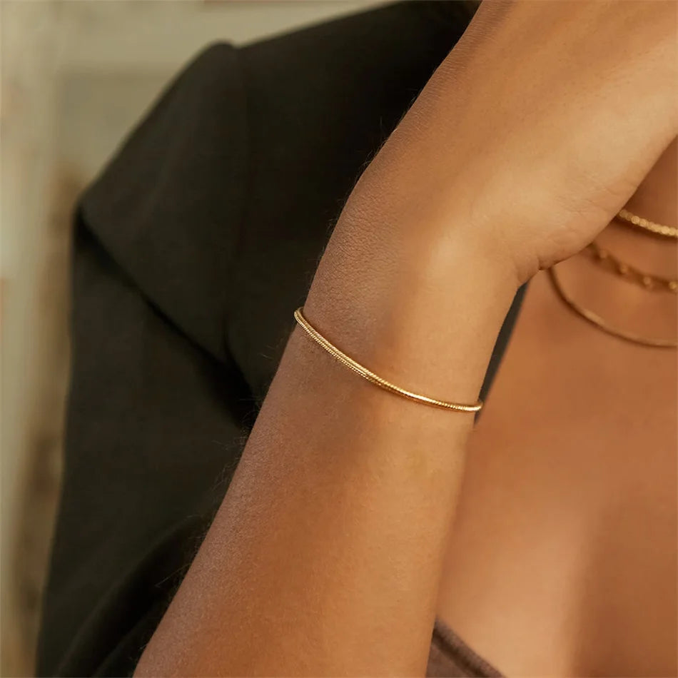 Newest Dainty Fashionable Gold Plated  1mm 1.5mm 2mm Thin Chain Stainless Steel Round Snake Dainty Bracelet for Women