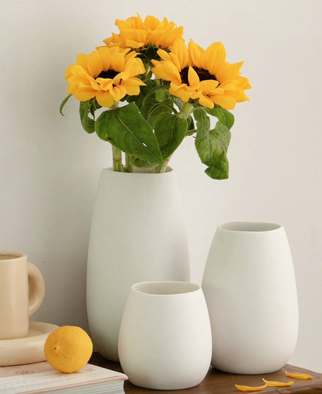 Nordic Creative White Ceramic Modern Three-Piece Set Decorative Dried Flower Tabletop Vase for Wedding Living Room