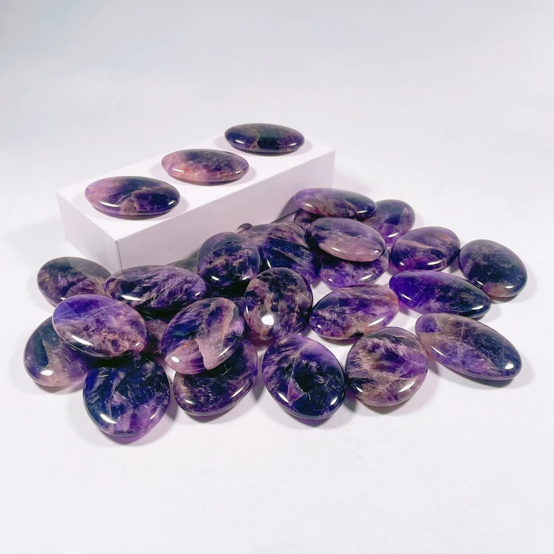 Hongzhuo Factory Price Healing Hand Stones Natural Gemstone Polished Amethyst Quartz Crystal Palm Stone for Reiki