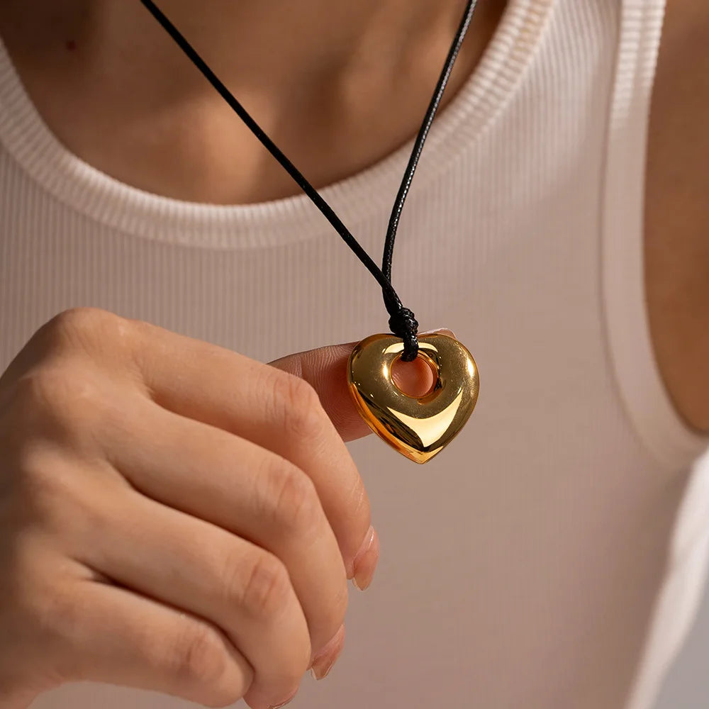 YF3968 Waterproof Stainless Steel 18k Gold Plated Jewelry Black Wax Rope Hollow Heart Pendant Necklace Non Tarnish MegaBDM