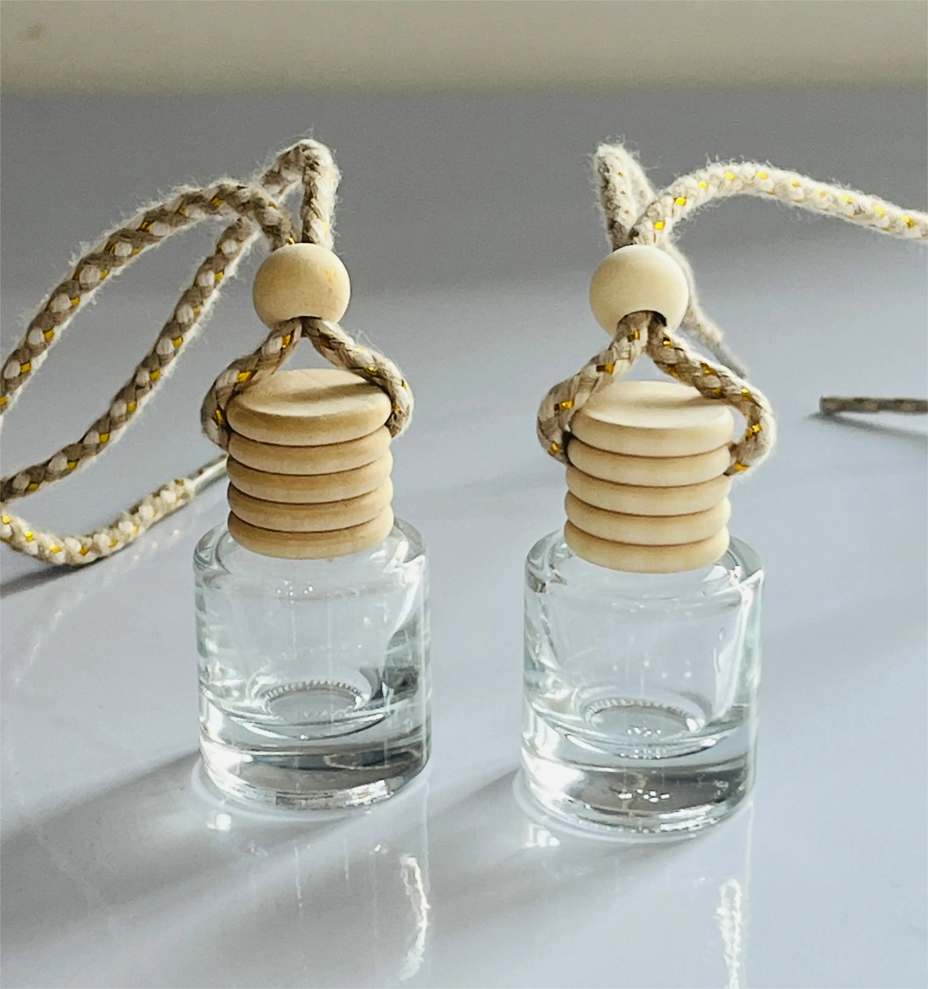 Factory Luxury Unique Empty 6ml 8ml 10ml square Hanging Car Perfume Diffuser Bottle Wood Lids