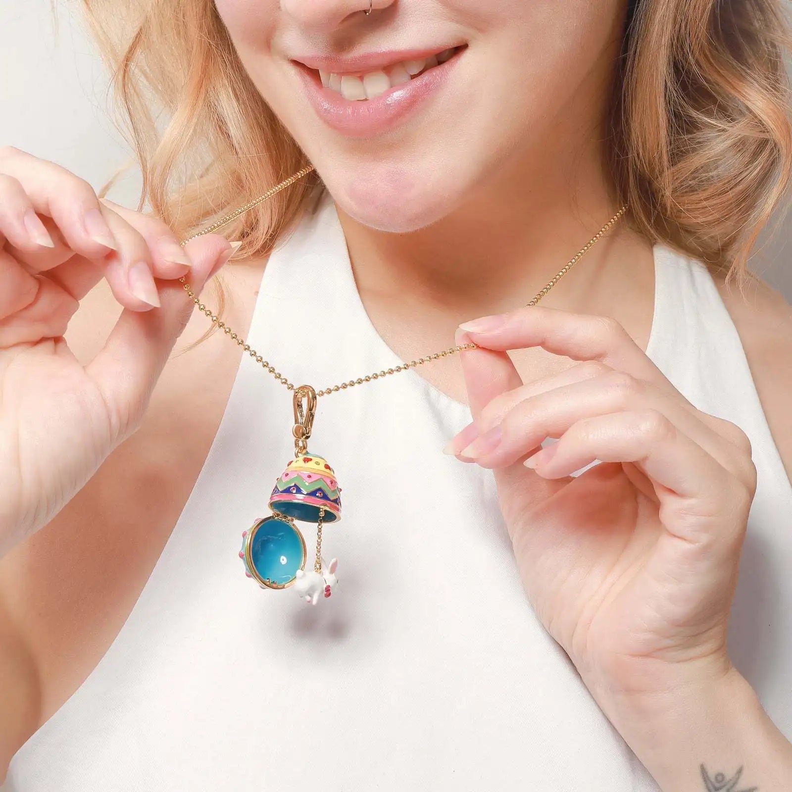 European American Popular Easter Gifts Cute Stainless Steel Zodiac Easter Eggs Butterfly Shape Small Pendants Can Be Opened