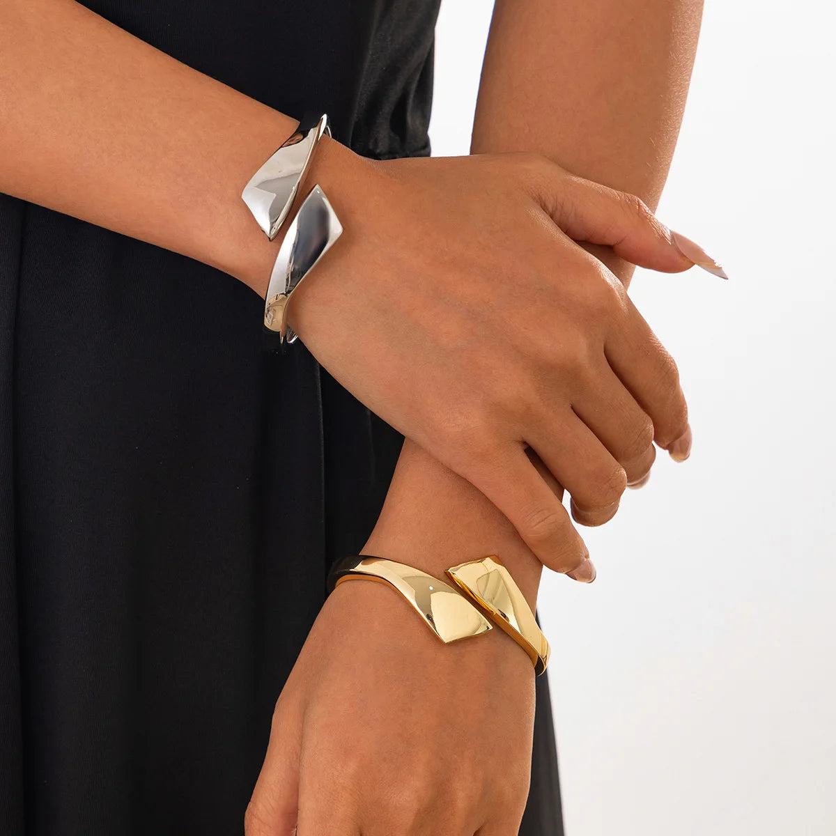 Fashion Glossy Texture Alloy Cuff Bracelet Light Luxury Style Drop Shape Geometric Bangle Bracelet for Women
