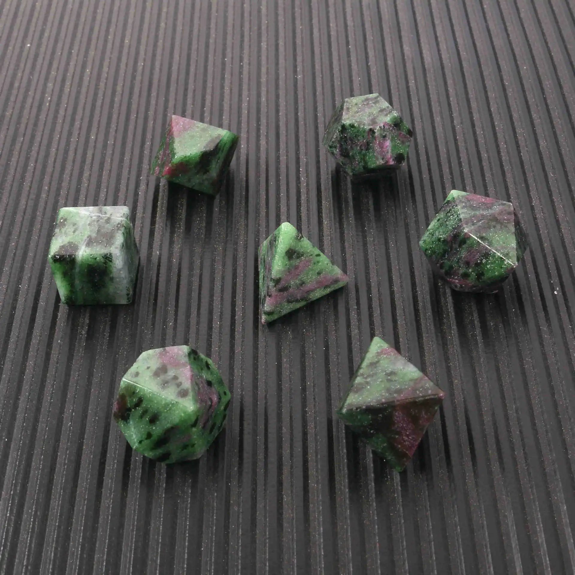 2023 New Arrival Nice Polished Crystal Dice Healing Stone Custom Dice for Home Decor Holiday Gifts