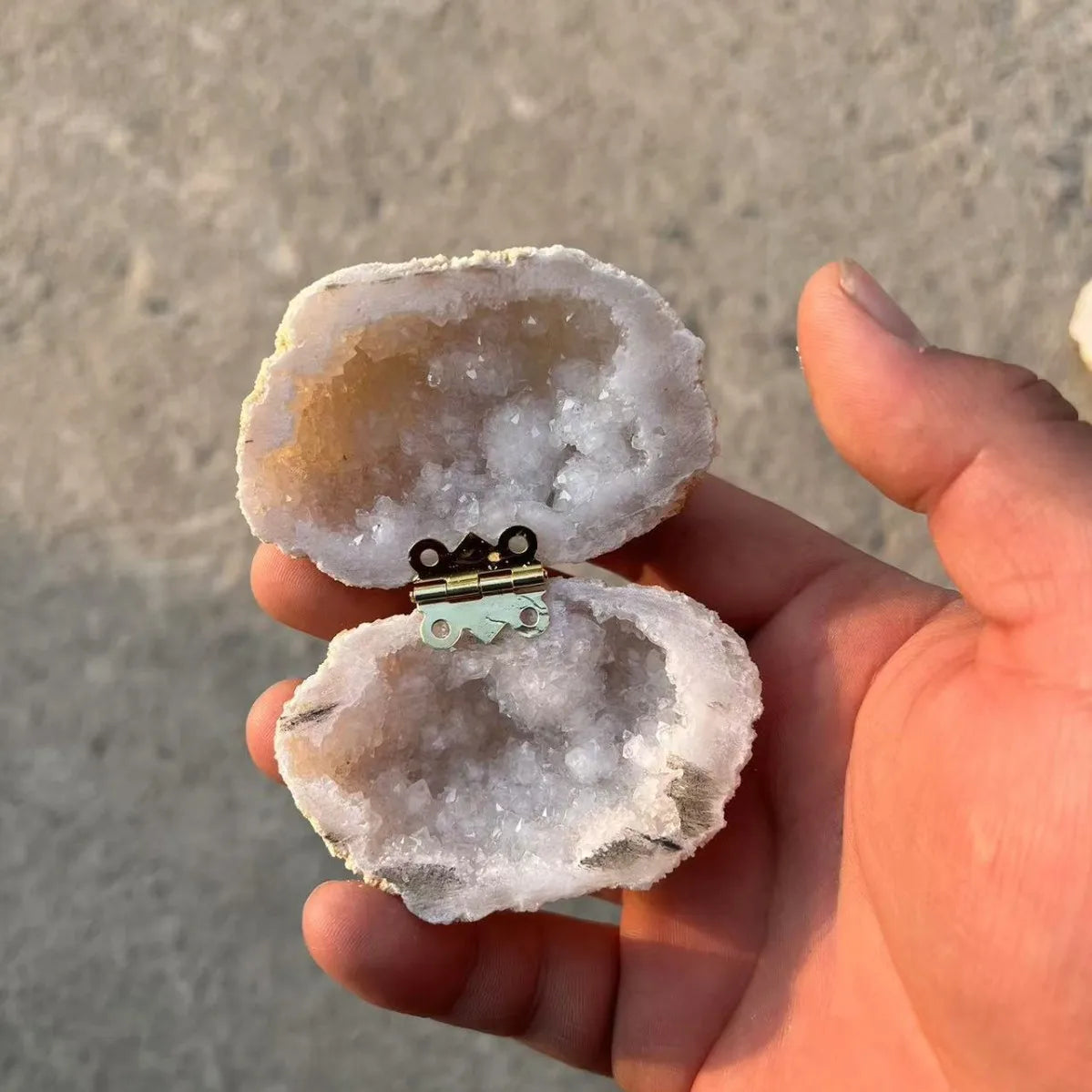 Natural Crystal Agate Handicrafts White Irregular Quartz Rock Porous Polished Fashion Trend Love Ring Box SY Brand Holiday