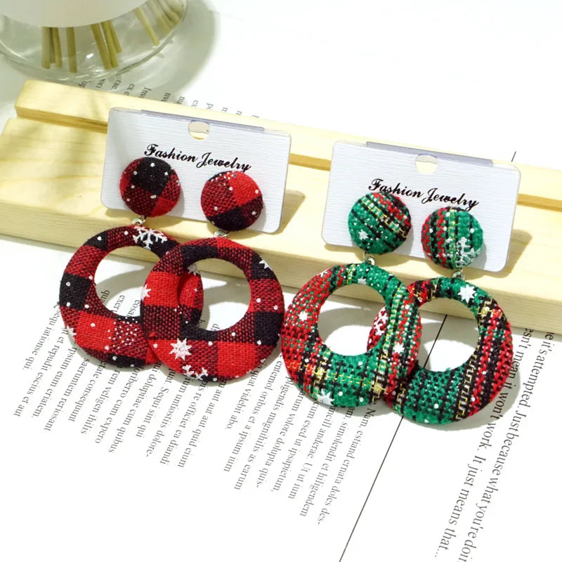 Vintage Personality Round Hollowed Out Cotton Patchwork Plaid Charm Women's Christmas Party Pendant Earrings 2024