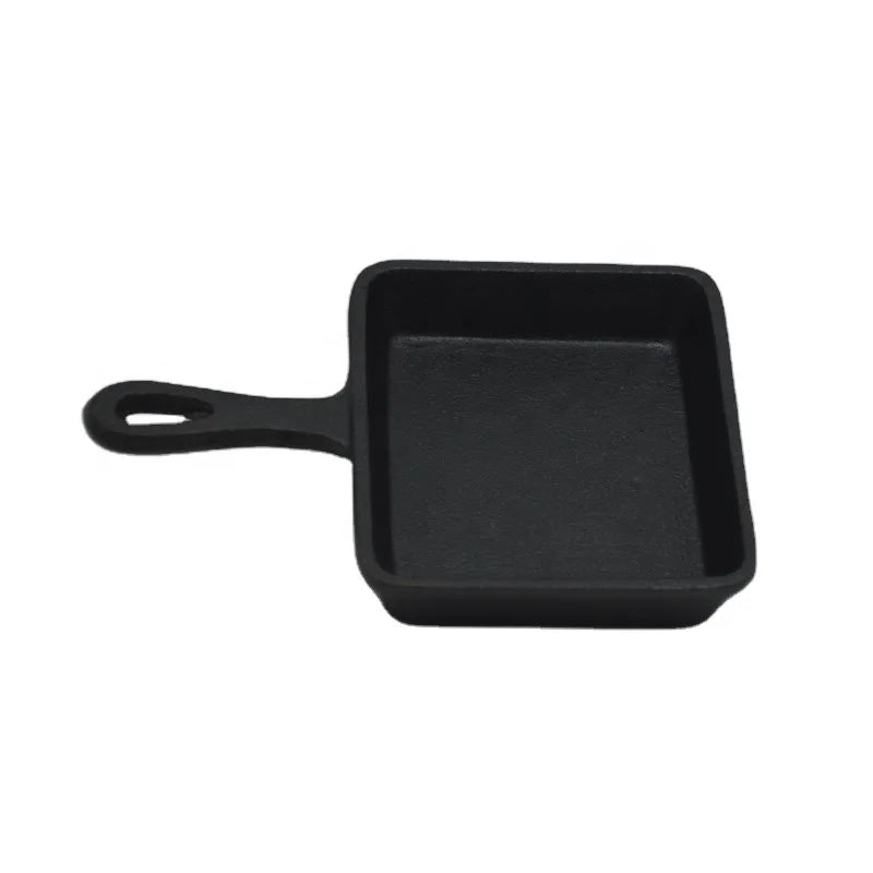 ChuiHua Hot Selling  Pre-Seasoned Bear  Mini Cast Iron Skillet Cast Iron Frying Pan With Wooden Handle Cooking Egg