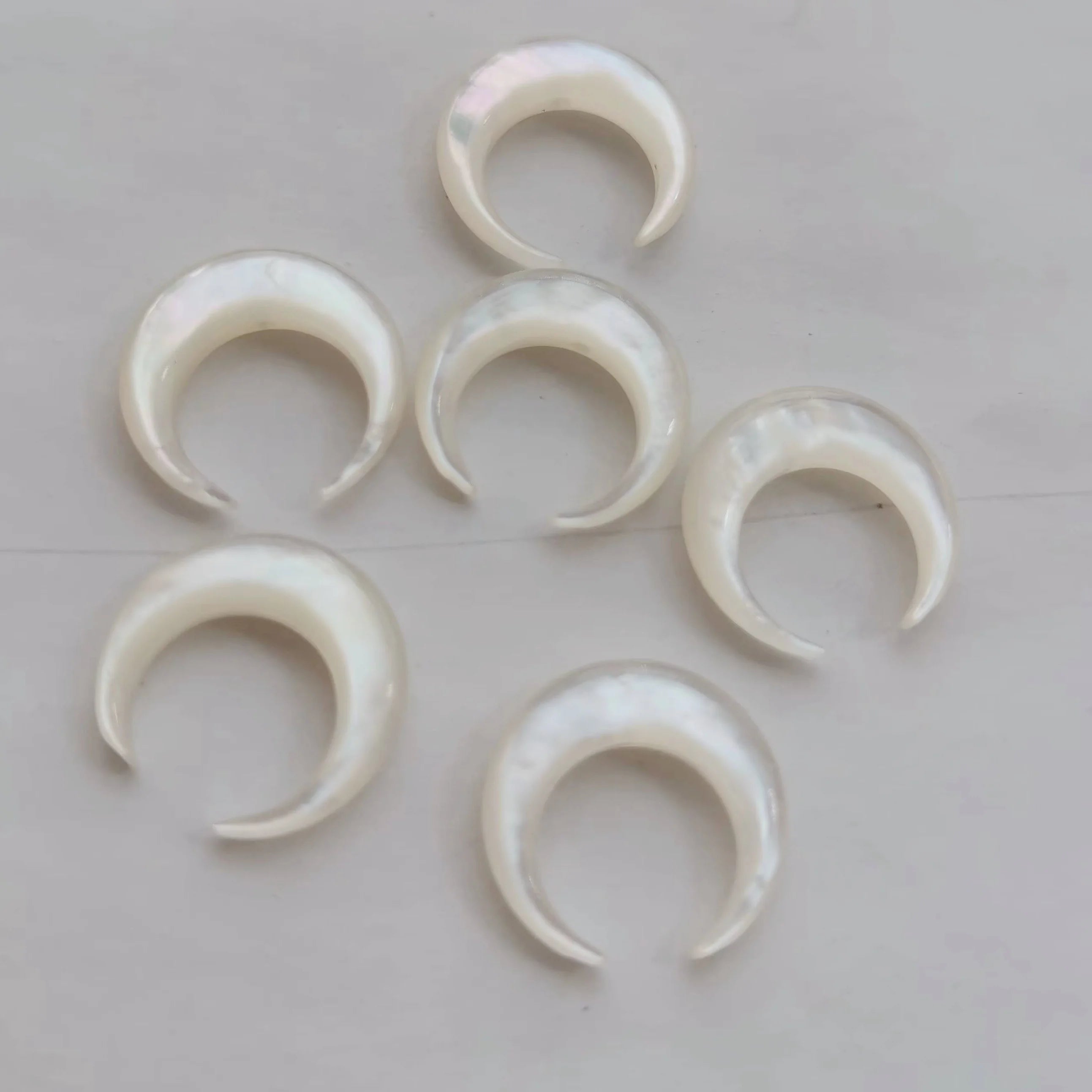 Ready to Ship 8mm 10mm 12mm 15mm Carved Mother of Pearl Moon Crescent Moon with Hole