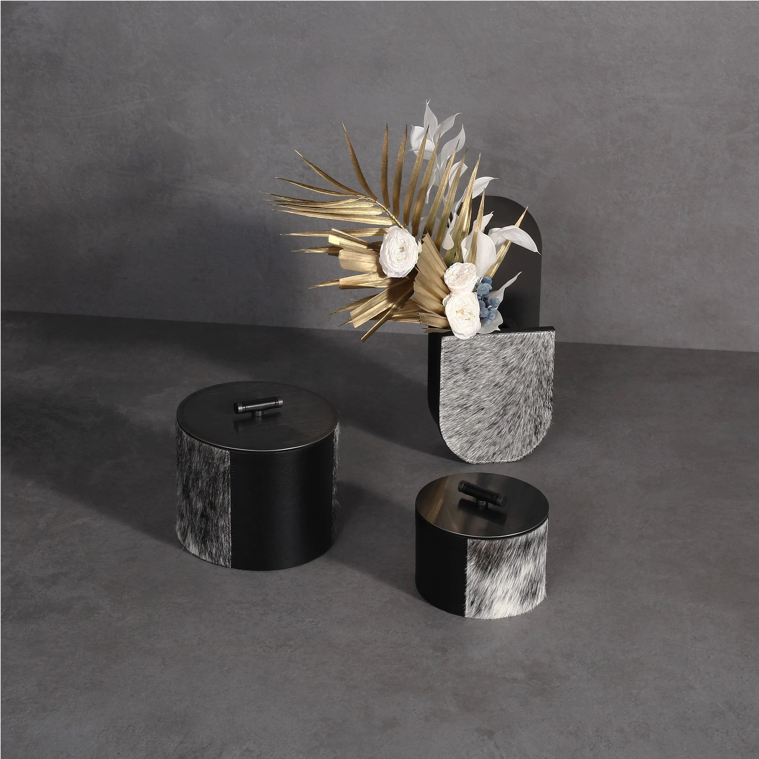Nordic Modern Rustic Home Decor Wholesale Leather Vases and Artificial Plants Stainless Steel Floor and Wall Vases