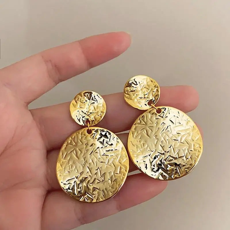 Kaimei Fashion Jewelry Wholesale High-end French Retro Round Wave Shaped Earrings with Luxurious Designer Earrings Accessories
