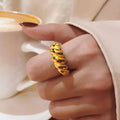 Classical Waterproof Tarnish Free Jewelry 18K Gold Plated Croissant Ring Stainless Steel Twisted Rings for Women YF2782