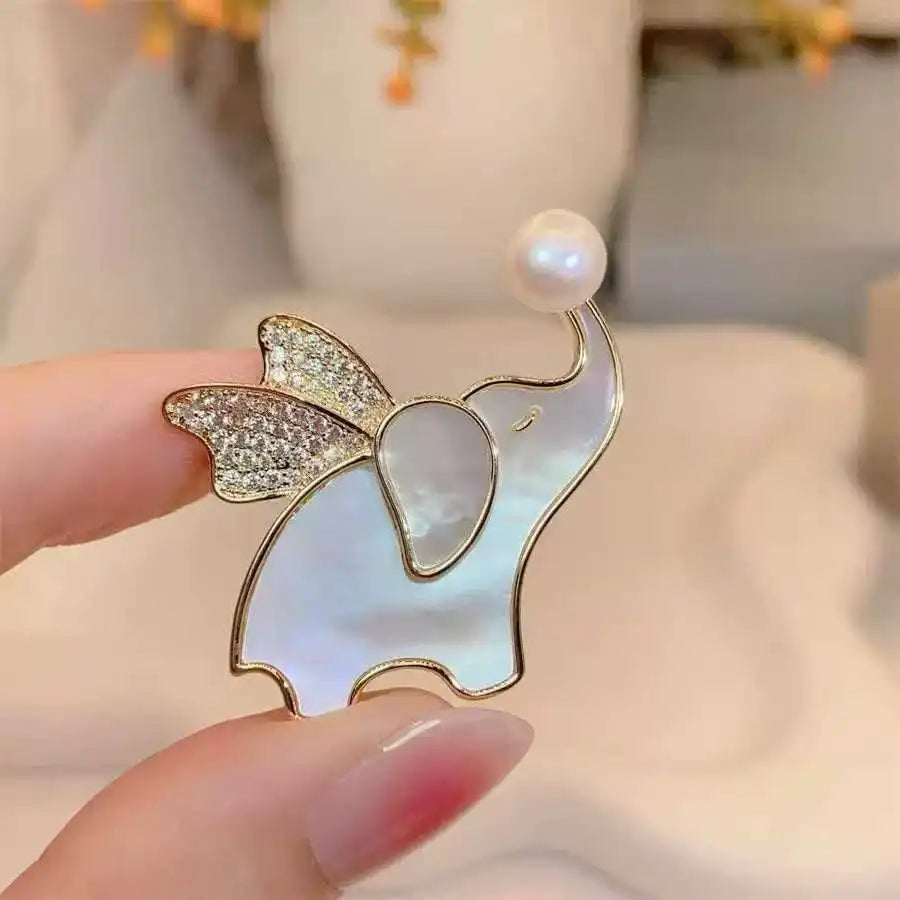 New Rabbit Pearl Brooch for the Chinese Zodiac Year of the Rabbit Natural Shell Inlaid with Natural Freshwater Pearl Brooch