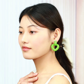 Wholesale Kulana A-Type Paint Heart-Shaped Twisted Acrylic Steel Pin & Resin Stud Earrings Unisex Punk Fashion Jewellery