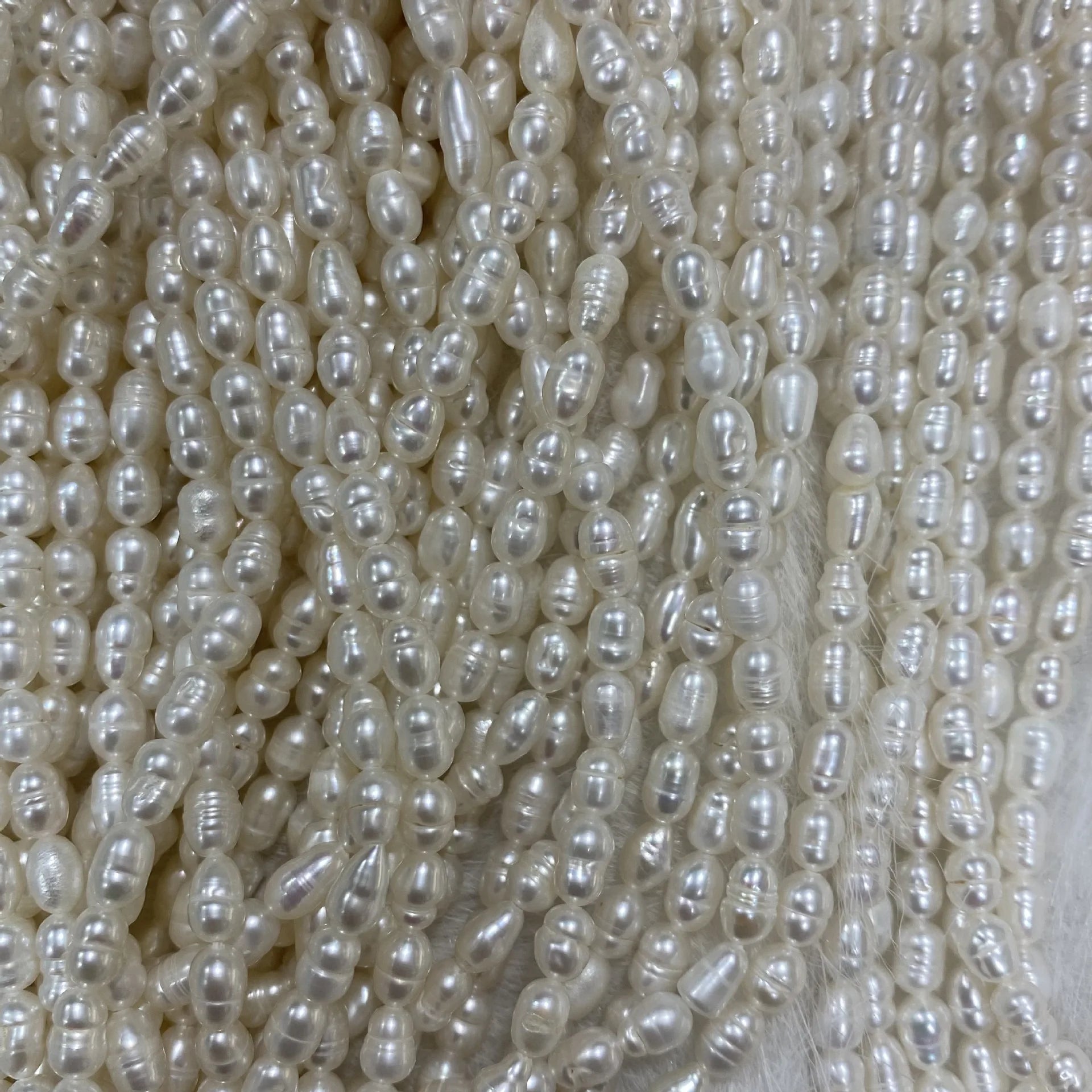 Wholesale Natural White Freshwater Loose Pearls Beads 3.5-4mm Grade a 16-inch Strands