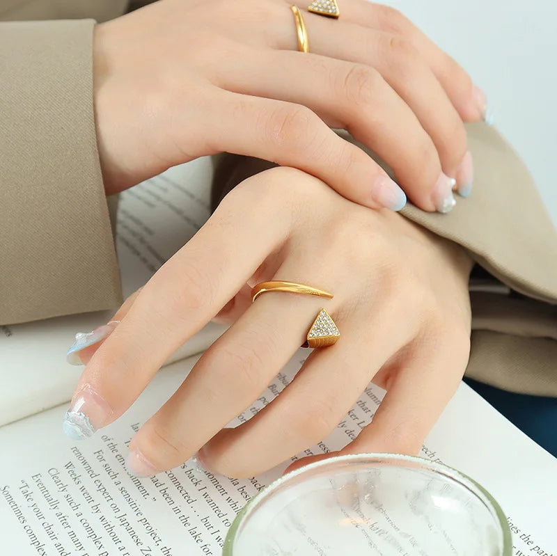 Customized French Asymmetric Open Zircon Shape Ring Titanium Steel 18K Gold Cubic Zirconia Luxury Wedding Rings for Women