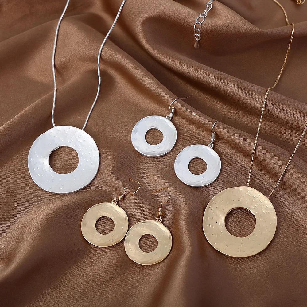 TongLing Trendy Simple Women Jewelry Classic Customize Statement Pendant Minimalist Necklace Jewelry Set