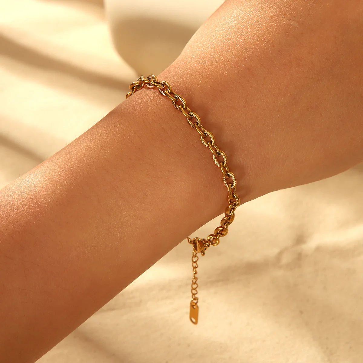 French Style 18K Gold Plated Waterproof O-Shaped Adjustable Stainless Steel Chain Bracelet for Daily Wear