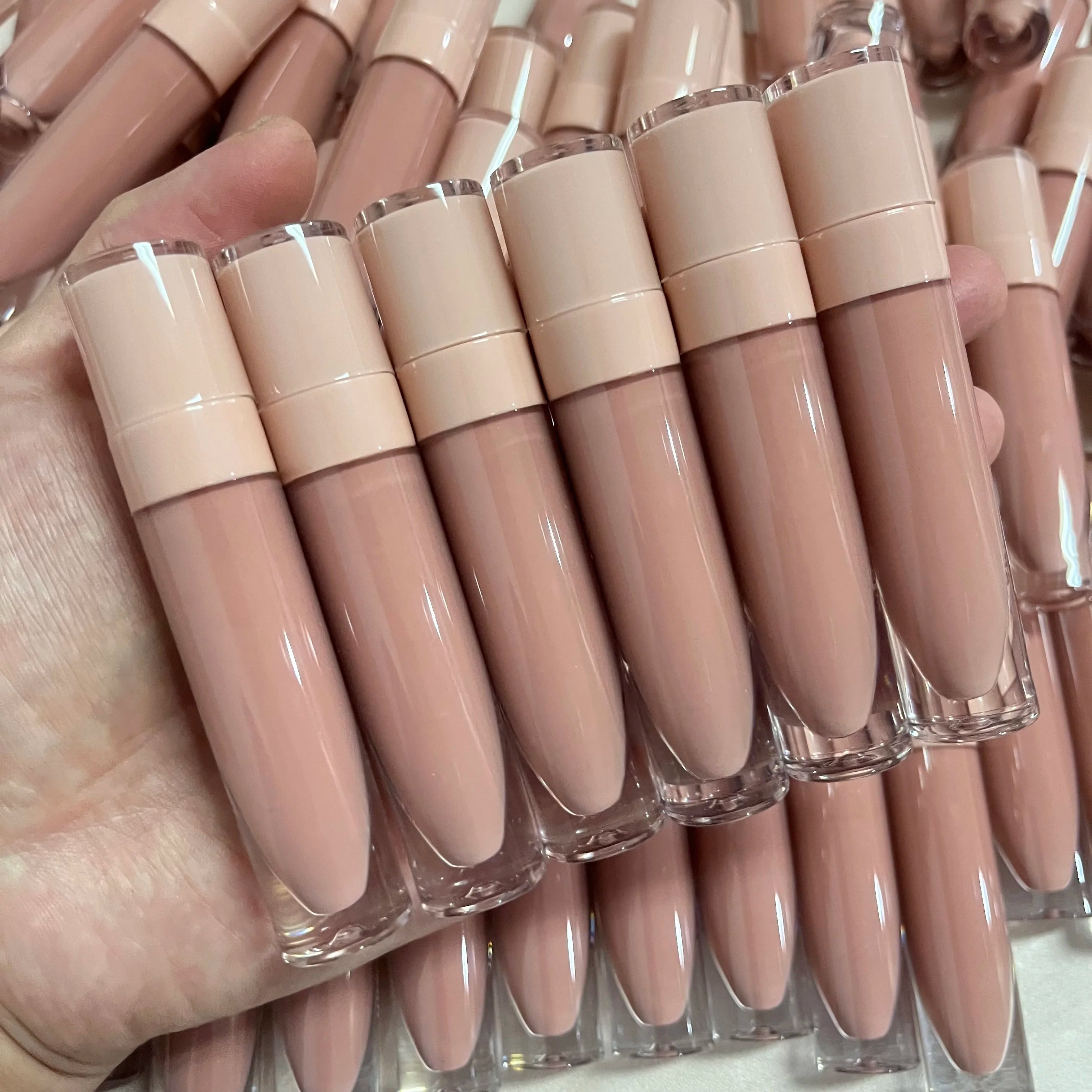 Trending Beige Lipstick Tube Custom Packaging Nude Matte Liquid Lipstick Private Label Waterproof