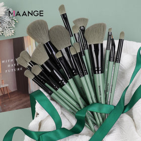 MAANGE 17pcs Cosmetic Brush Set Premium Synthetic Foundation Concealer Eyeshadow Travelling or Daily Application Makeup Kit