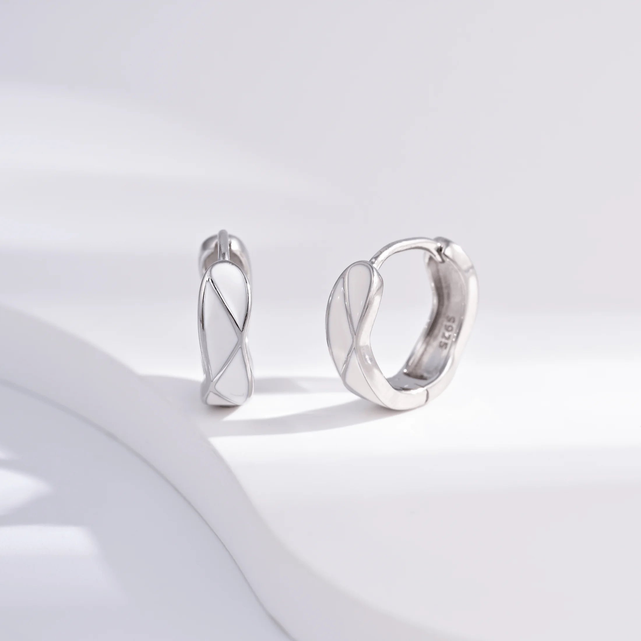 Wholesale Earrings Jewelry Rhodium Plated Epoxy Cross Line Huggie 925 Sterling Silver Fine Jewelry Earrings