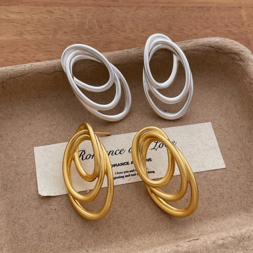 New Arrival Geometric Hollowed-out Oval Earrings Metal Fashionable Stud Earring for Party Daily Life