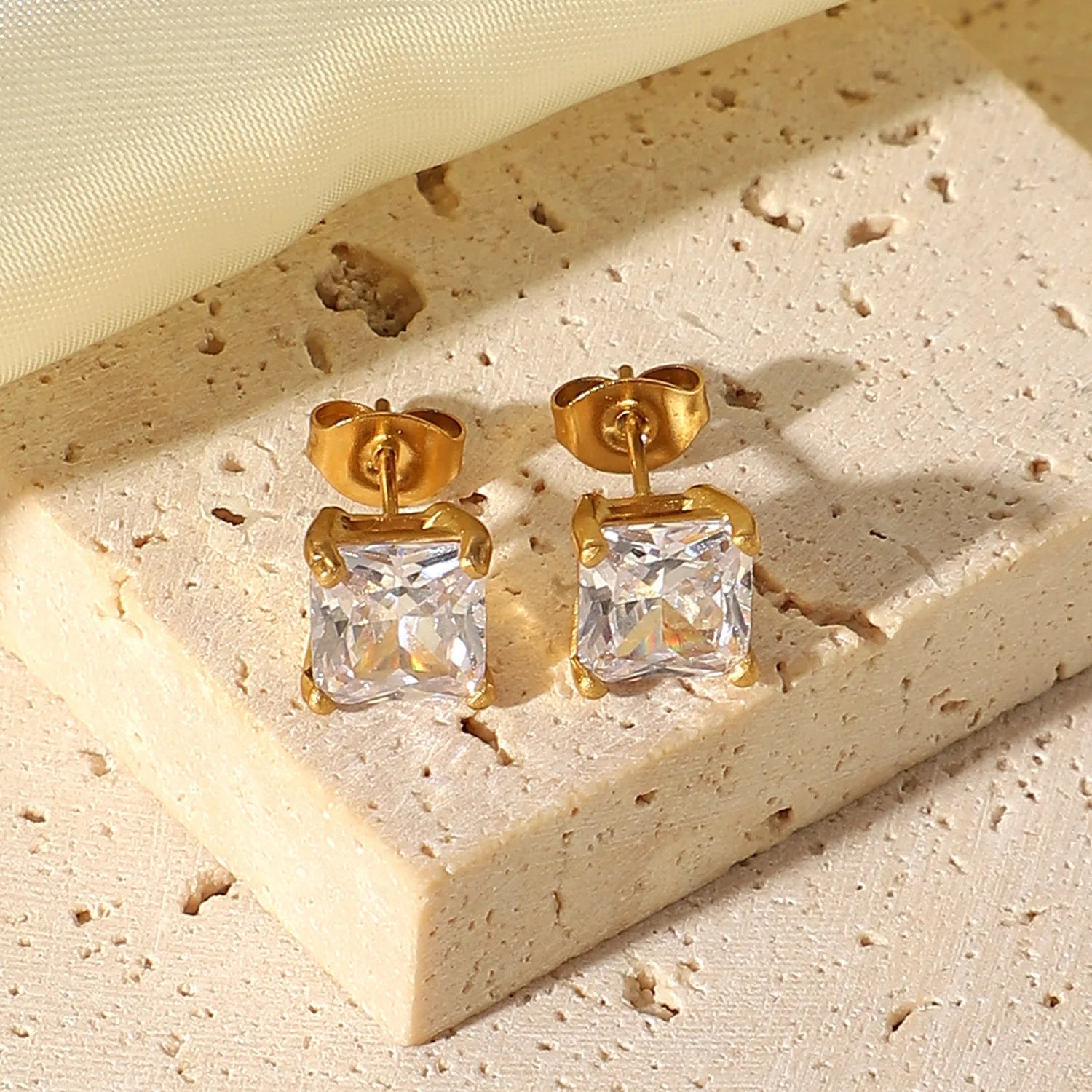 Fashion Gorgeous Green Pink Clear Cubic Zirconia Stud Earrings for Women Noble Party Earring Fine Birthday Gift Lady