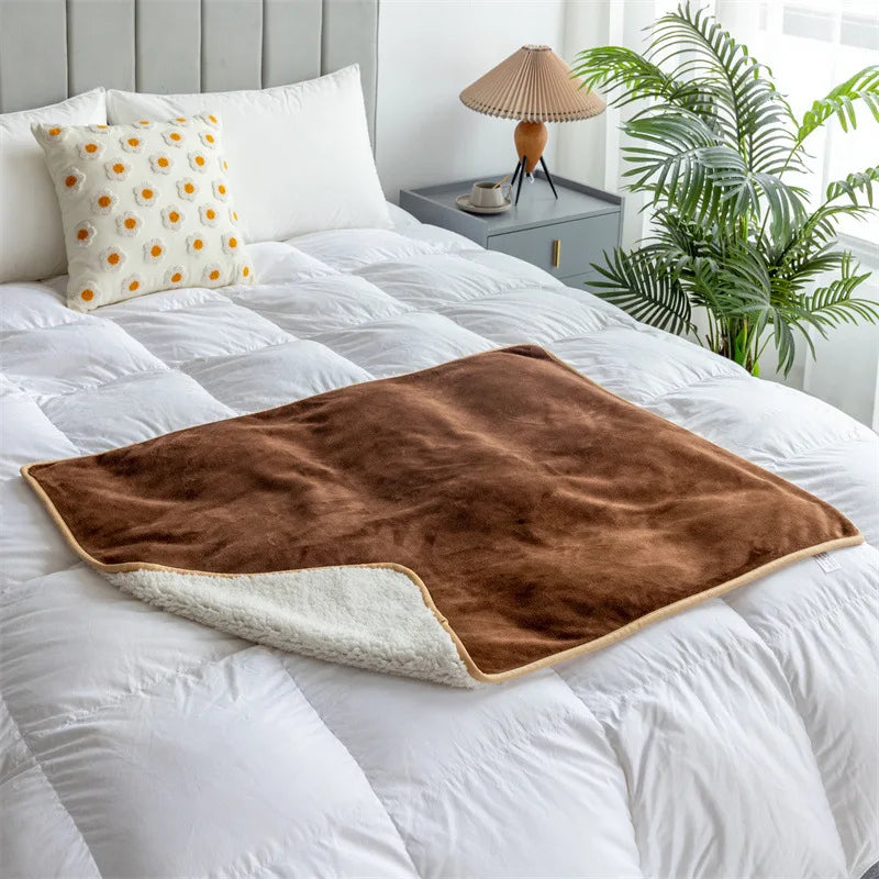 Waterproof Small Cat Blanket Washable for Couch Protection Water-resistant Fleece Micro-mink Puppy Blanket Reversible Throw