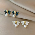 2025 New Gold Plated Simple and Retro Style Pearl Drop Earrings Luxury Lightweight Wholesale Ear Accessories