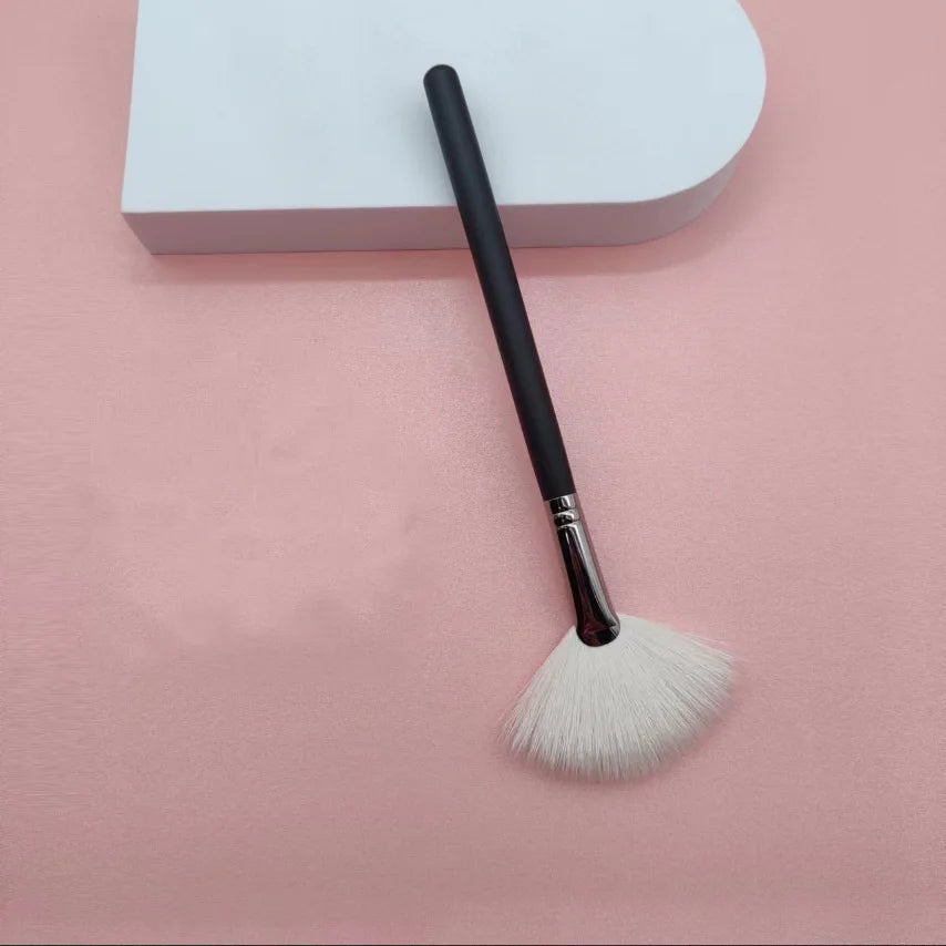 JDK Private Label Fluffy Goat Hair Face Fan Brush with Wood Handle for Esthetician Cosmetic Beauty
