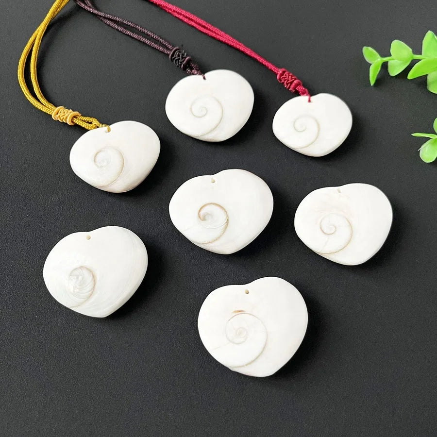 Wholesale Heart Shape Sun Conch Shell Fossils Charm Marine Shell Fossil Heart Pendant for Gifts