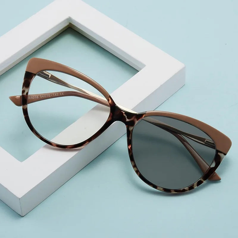Wholesale Custom Women Cat Eyes Optical Spectacle Phototropy Frame Fashion TR90 Anti Blue Light Blocking Photochromic Eyeglasses