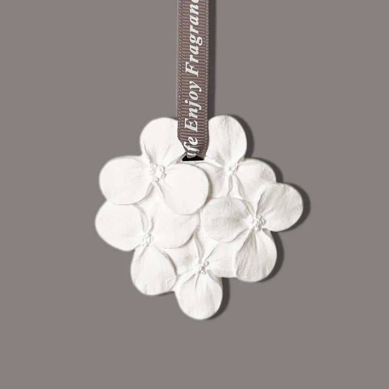 Wholesale Hanging Car Wardrobe Air Freshener Scented Ceramic Hydrangea Flower Aroma Plaster Porcelain Essential Oil Diffuser