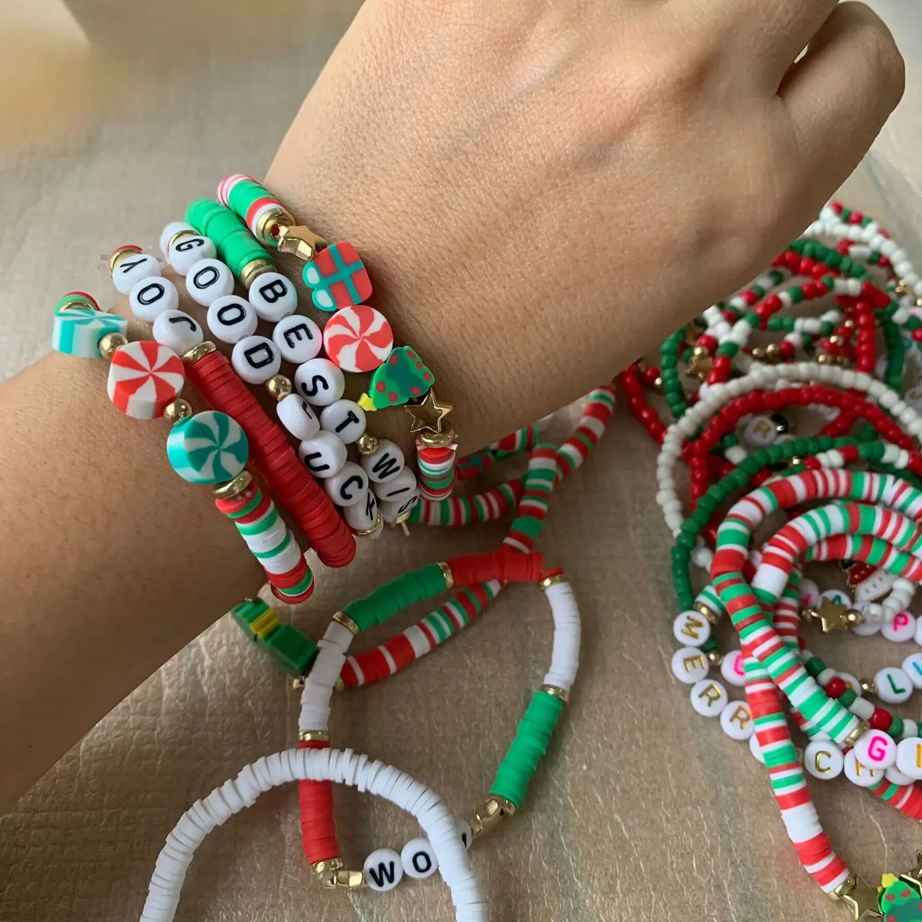 Wholesale Customize Merry Christmas New Year Red Green Rainbow Seed Beads Polymer Clay Christmas Bracelet for Women Girls
