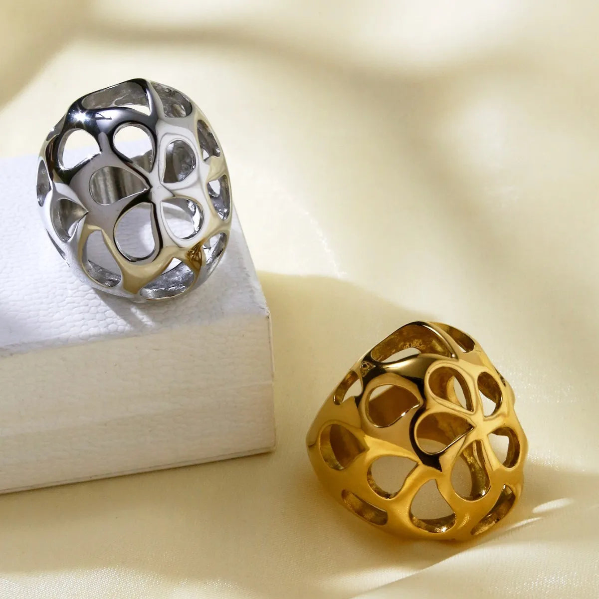 Luxury Hollow Design 18k Gold Plated Women's Ring YRS735